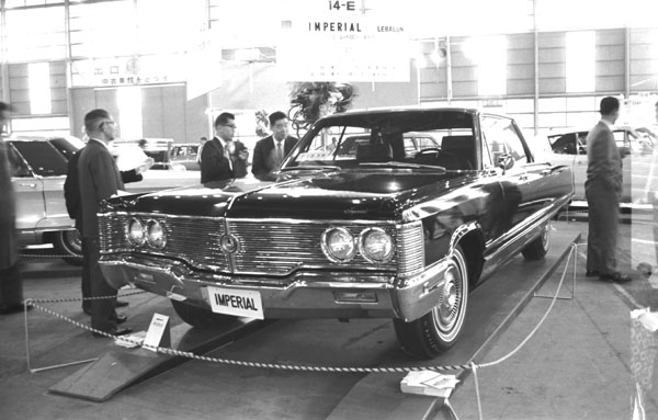 68-3a (196-02b) 1968 Imperial LeBaron.jpg